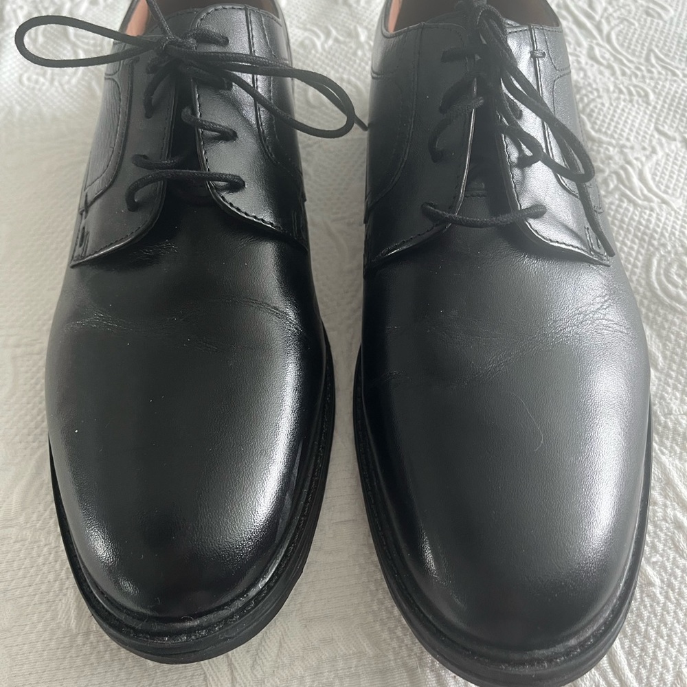 Men’s size 11 black dress shoes